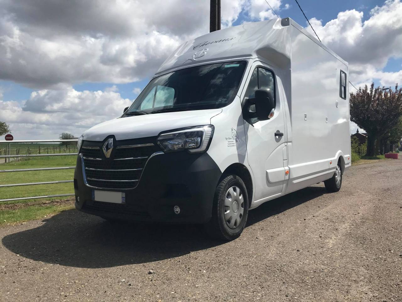 Furgoneta para caballos Renault Master 2021 De segunda mano