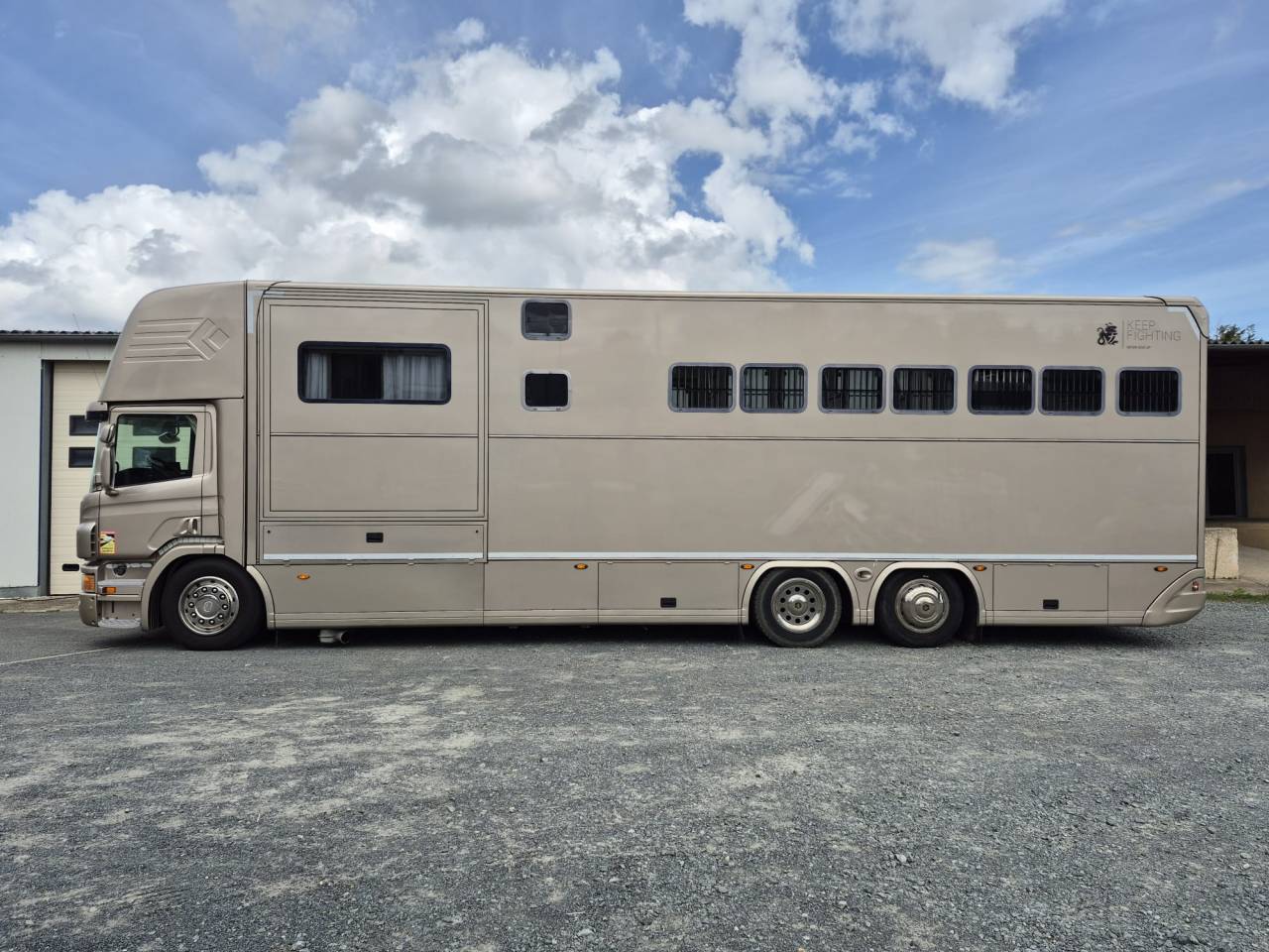 Cami&oacute;n para caballos Ketterer SCANIA P400 KETTERER 2012 De segunda mano