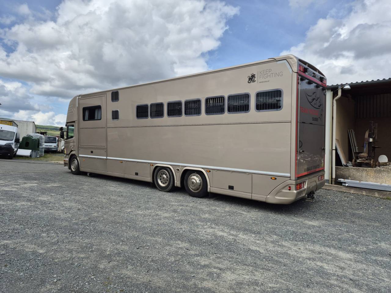 Cami&oacute;n para caballos Ketterer SCANIA P400 KETTERER 2012 De segunda mano