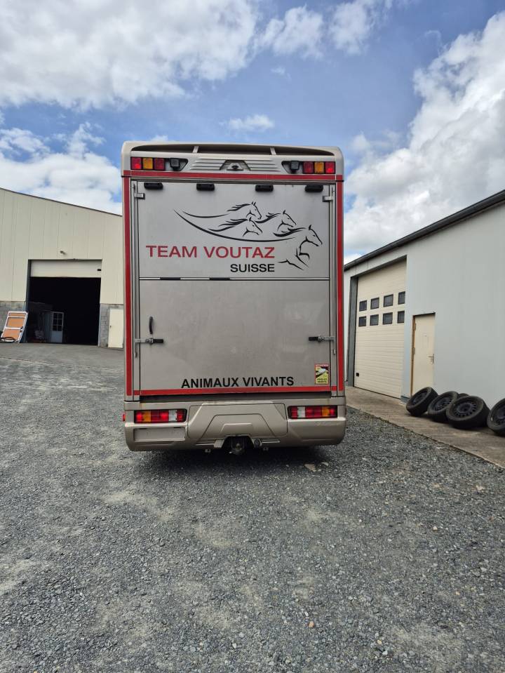 Cami&oacute;n para caballos Ketterer SCANIA P400 KETTERER 2012 De segunda mano
