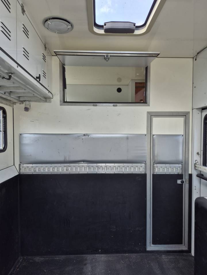 Cami&oacute;n para caballos Ketterer SCANIA P400 KETTERER 2012 De segunda mano