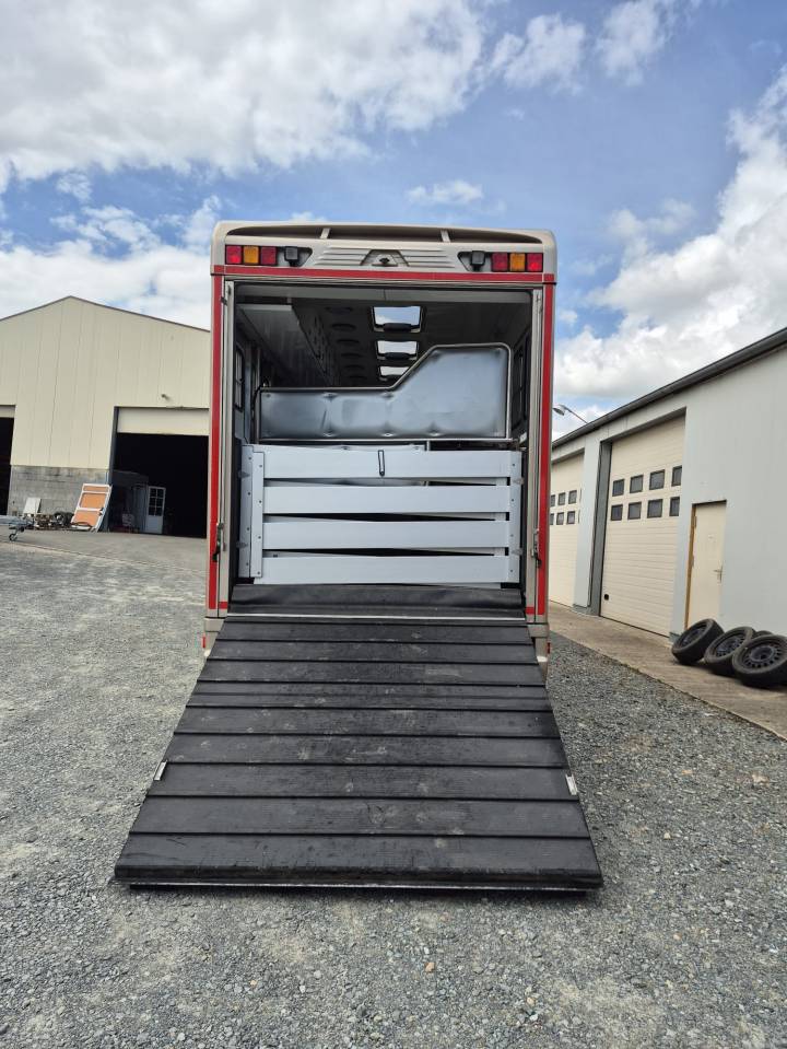 Cami&oacute;n para caballos Ketterer SCANIA P400 KETTERER 2012 De segunda mano