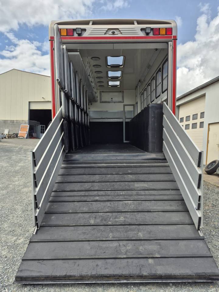 Cami&oacute;n para caballos Ketterer SCANIA P400 KETTERER 2012 De segunda mano