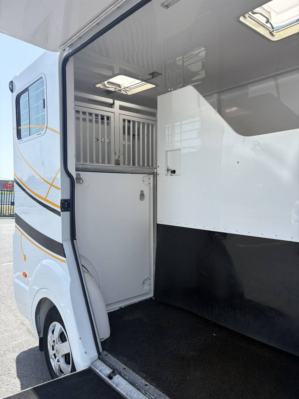 Furgoneta para caballos Barbot master 2021 De segunda mano