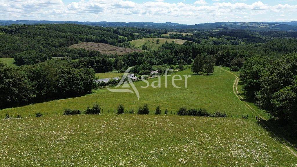 Explotaci&oacute;n agr&iacute;cola En venta Corr&egrave;ze