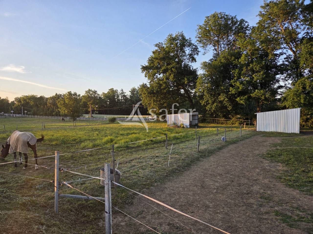 Propiedad ecuestre En venta Vend&eacute;e