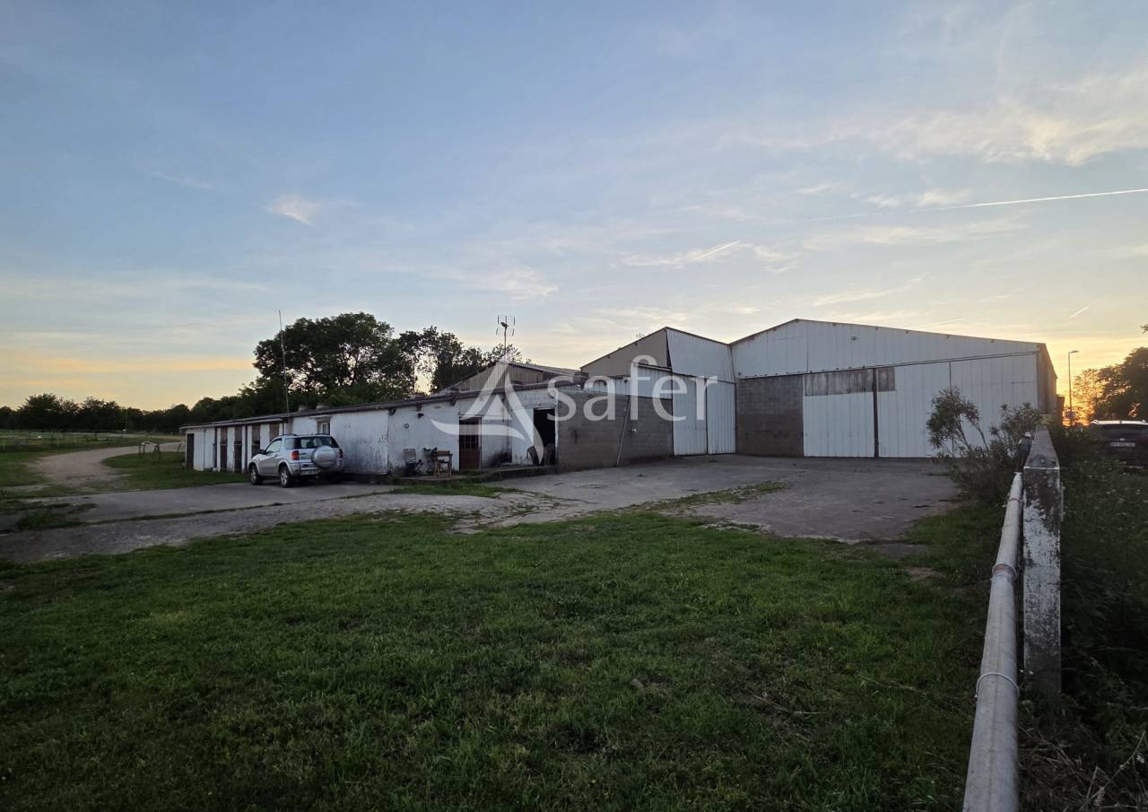 Propiedad ecuestre En venta Vend&eacute;e