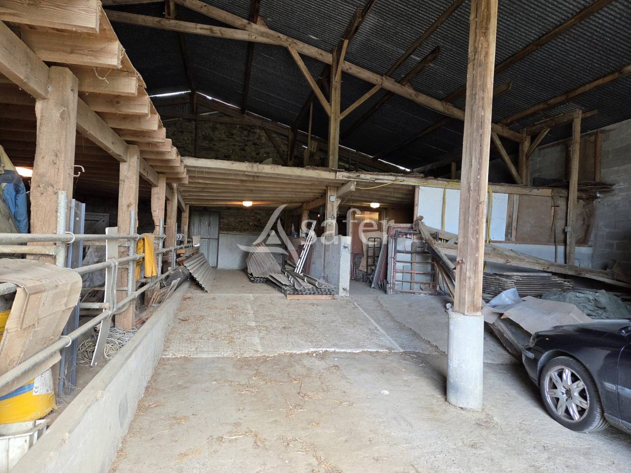 Propiedad ecuestre En venta Vend&eacute;e