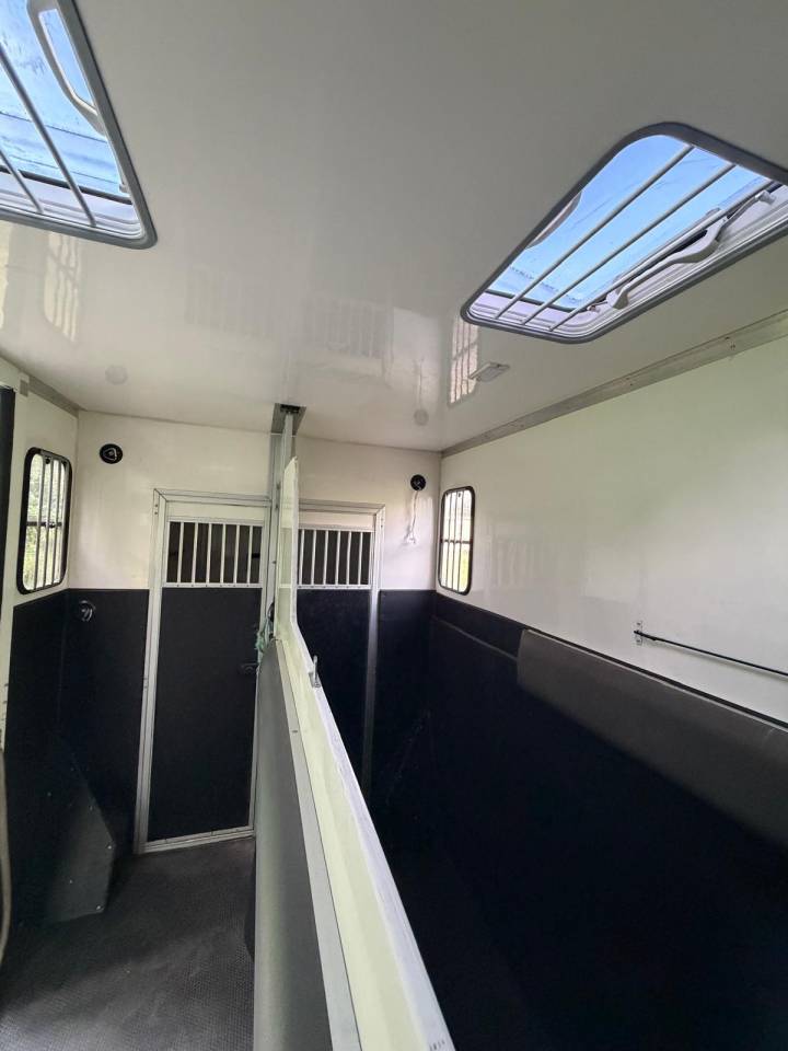 Furgoneta para caballos Les Vans ACR Renault Master 2022 De segunda mano