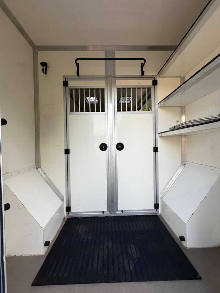 Furgoneta para caballos Les Vans ACR Renault Master 2022 De segunda mano