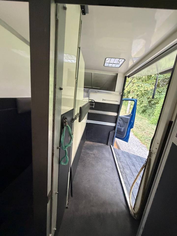 Furgoneta para caballos Les Vans ACR Renault Master 2022 De segunda mano