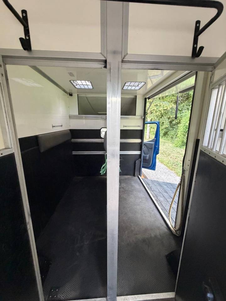 Furgoneta para caballos Les Vans ACR Renault Master 2022 De segunda mano