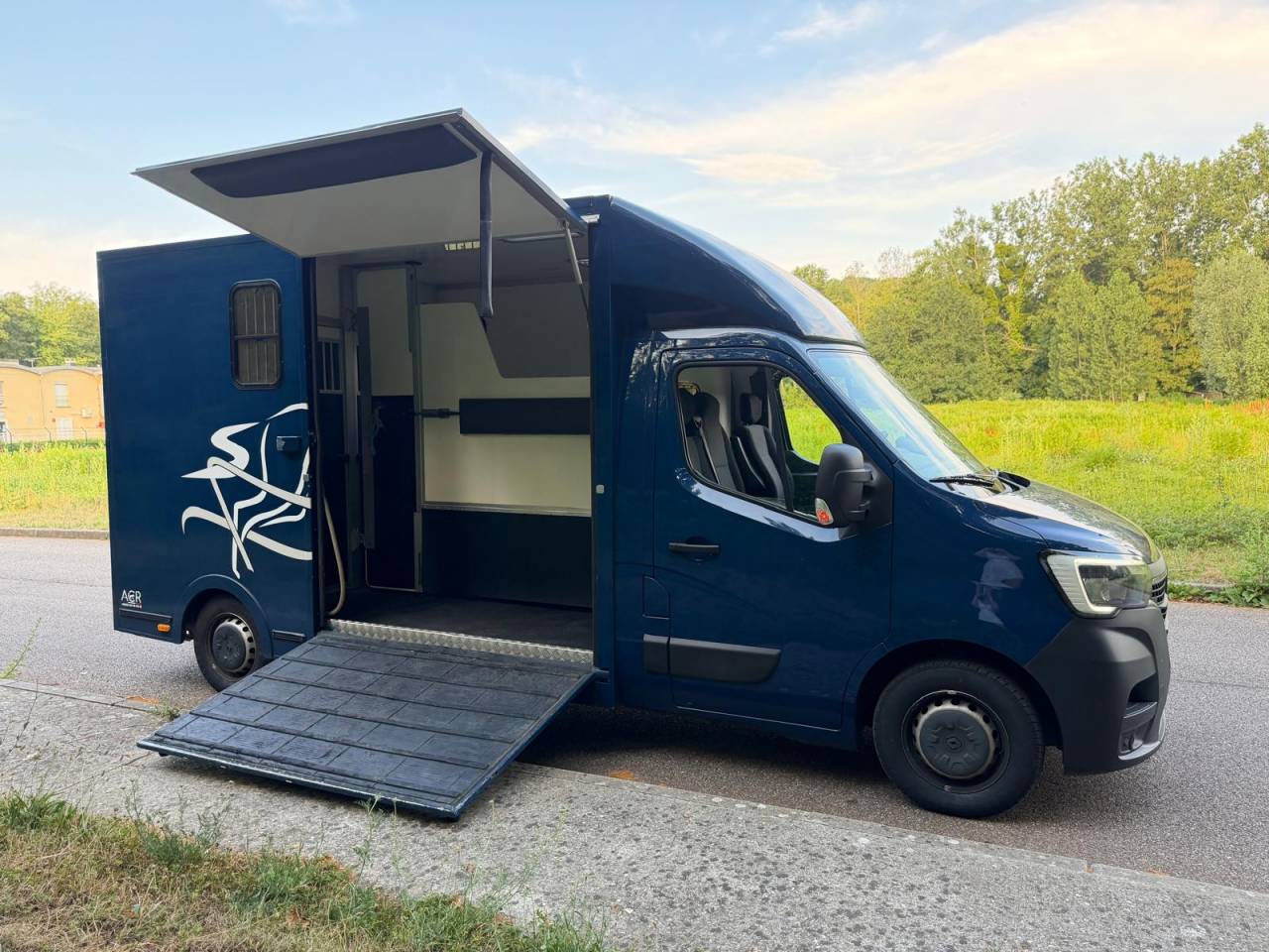 Furgoneta para caballos Les Vans ACR Renault Master 2022 De segunda mano