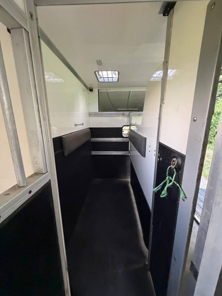 Furgoneta para caballos Les Vans ACR Renault Master 2022 De segunda mano