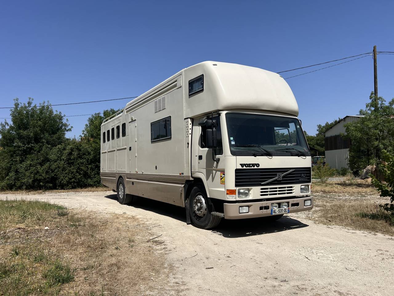 Cami&oacute;n para caballos Volvo Fl7 1995 De segunda mano