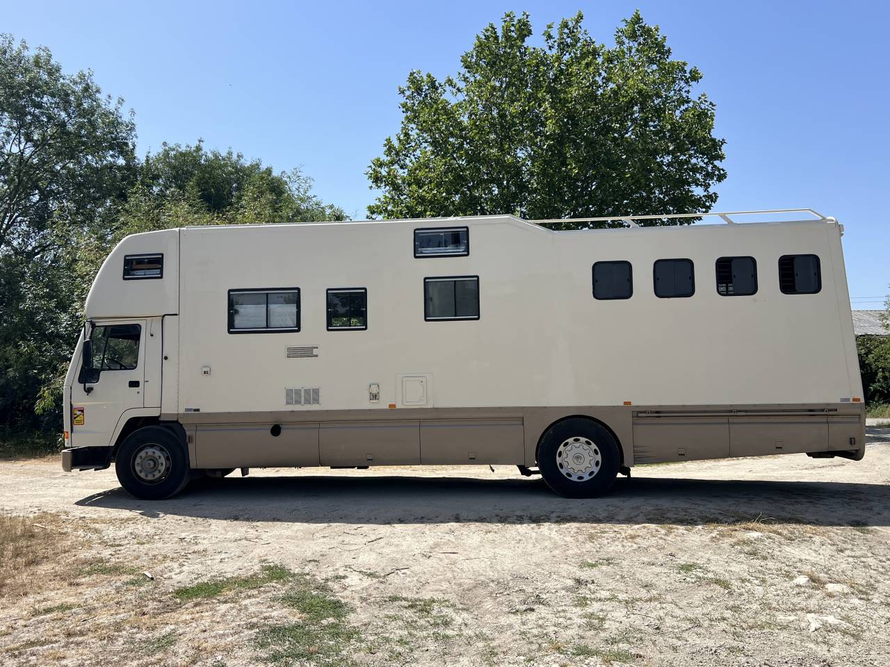 Cami&oacute;n para caballos Volvo Fl7 1995 De segunda mano