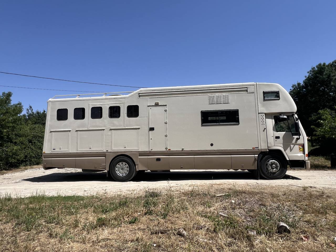 Cami&oacute;n para caballos Volvo Fl7 1995 De segunda mano