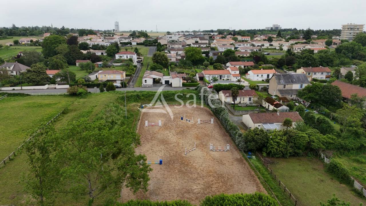 Explotaci&oacute;n agr&iacute;cola En venta Vend&eacute;e