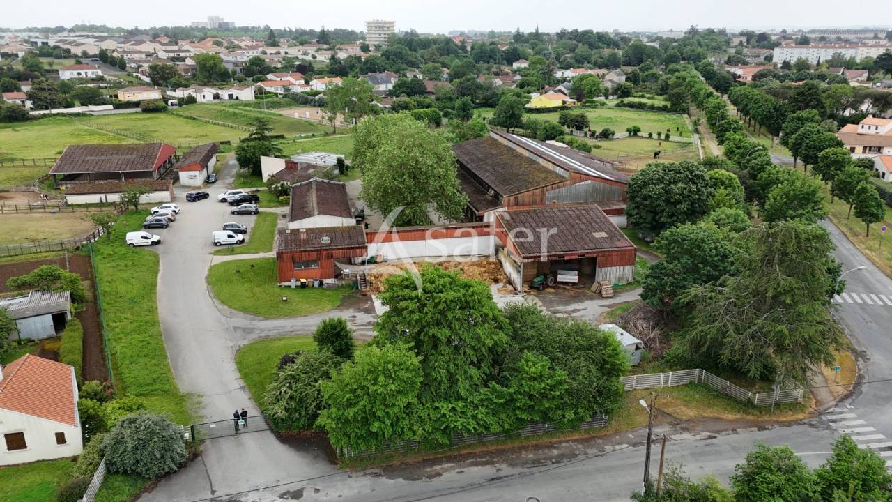 Explotaci&oacute;n agr&iacute;cola En venta Vend&eacute;e