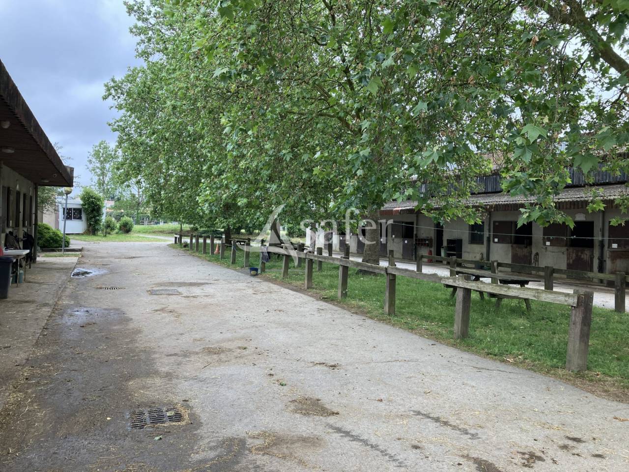 Explotaci&oacute;n agr&iacute;cola En venta Vend&eacute;e