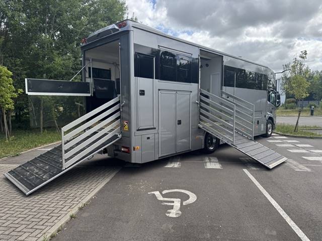 Cami&oacute;n para caballos Volvo VOLVO FM12 360ch 2023 Nuevo