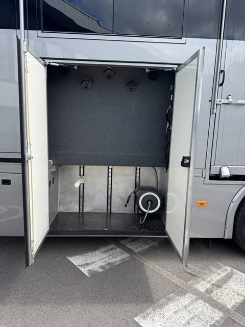 Cami&oacute;n para caballos Volvo VOLVO FM12 360ch 2023 Nuevo