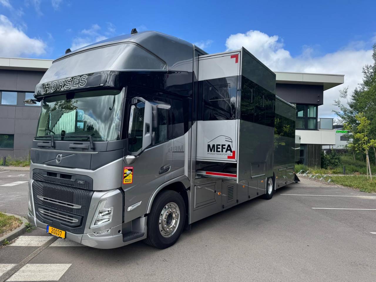 Cami&oacute;n para caballos Volvo VOLVO FM12 360ch 2023 Nuevo