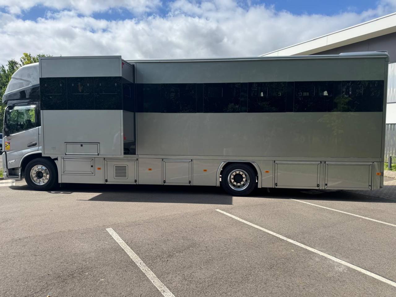Cami&oacute;n para caballos Volvo VOLVO FM12 360ch 2023 Nuevo