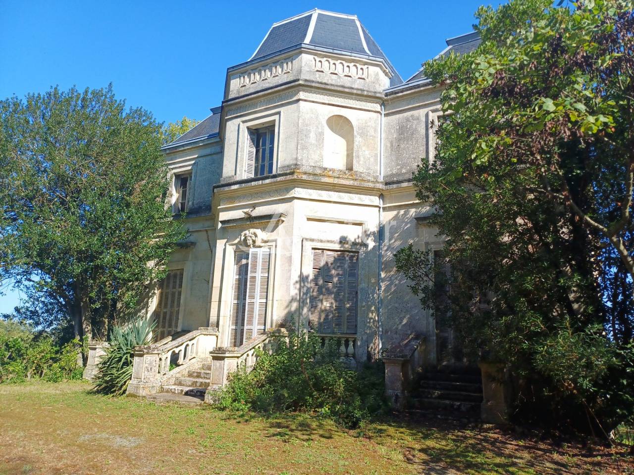 Explotaci&oacute;n agr&iacute;cola En venta Charente Mar&iacute;timo
