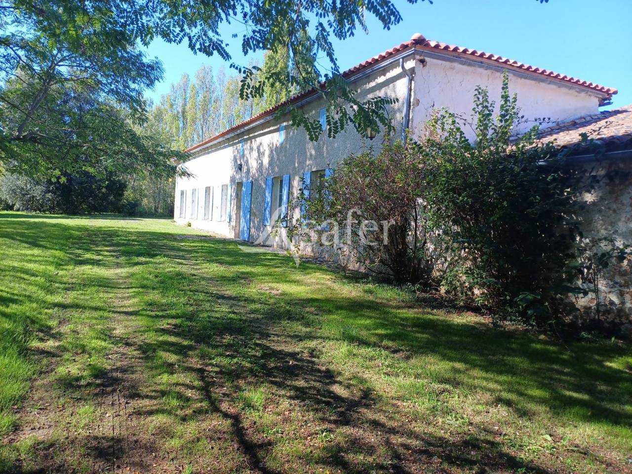 Explotaci&oacute;n agr&iacute;cola En venta Charente Mar&iacute;timo