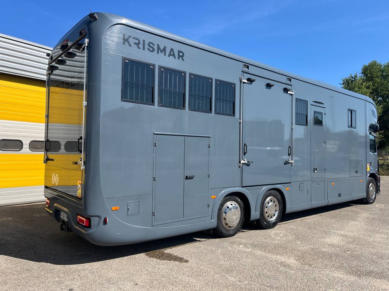 Cami&oacute;n para caballos Mercedes  2022 De segunda mano