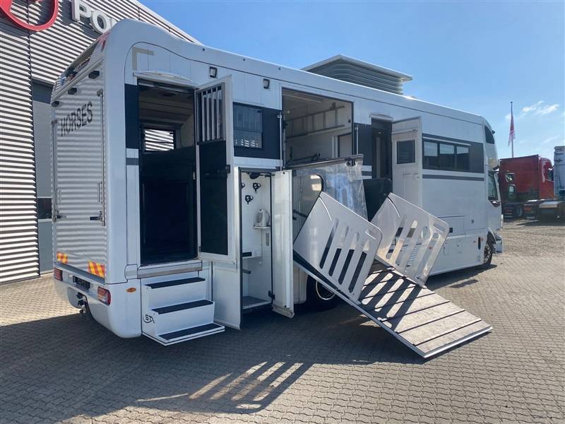 Cami&oacute;n para caballos Volvo STX 2014 De segunda mano