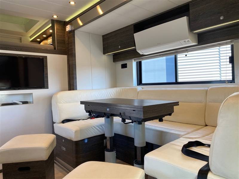 Cami&oacute;n para caballos Volvo STX 2014 De segunda mano