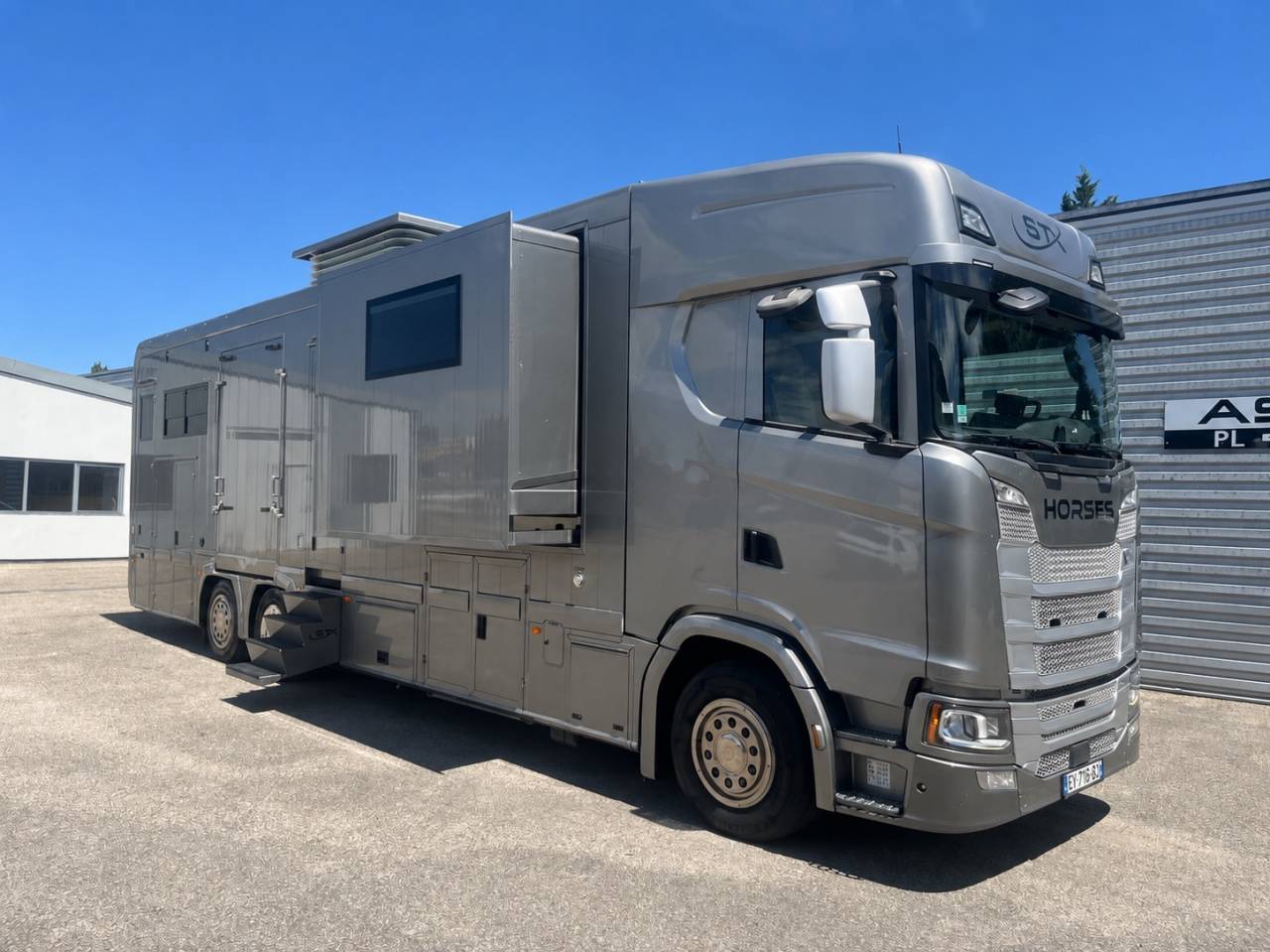 Cami&oacute;n para caballos STX  2018 De segunda mano