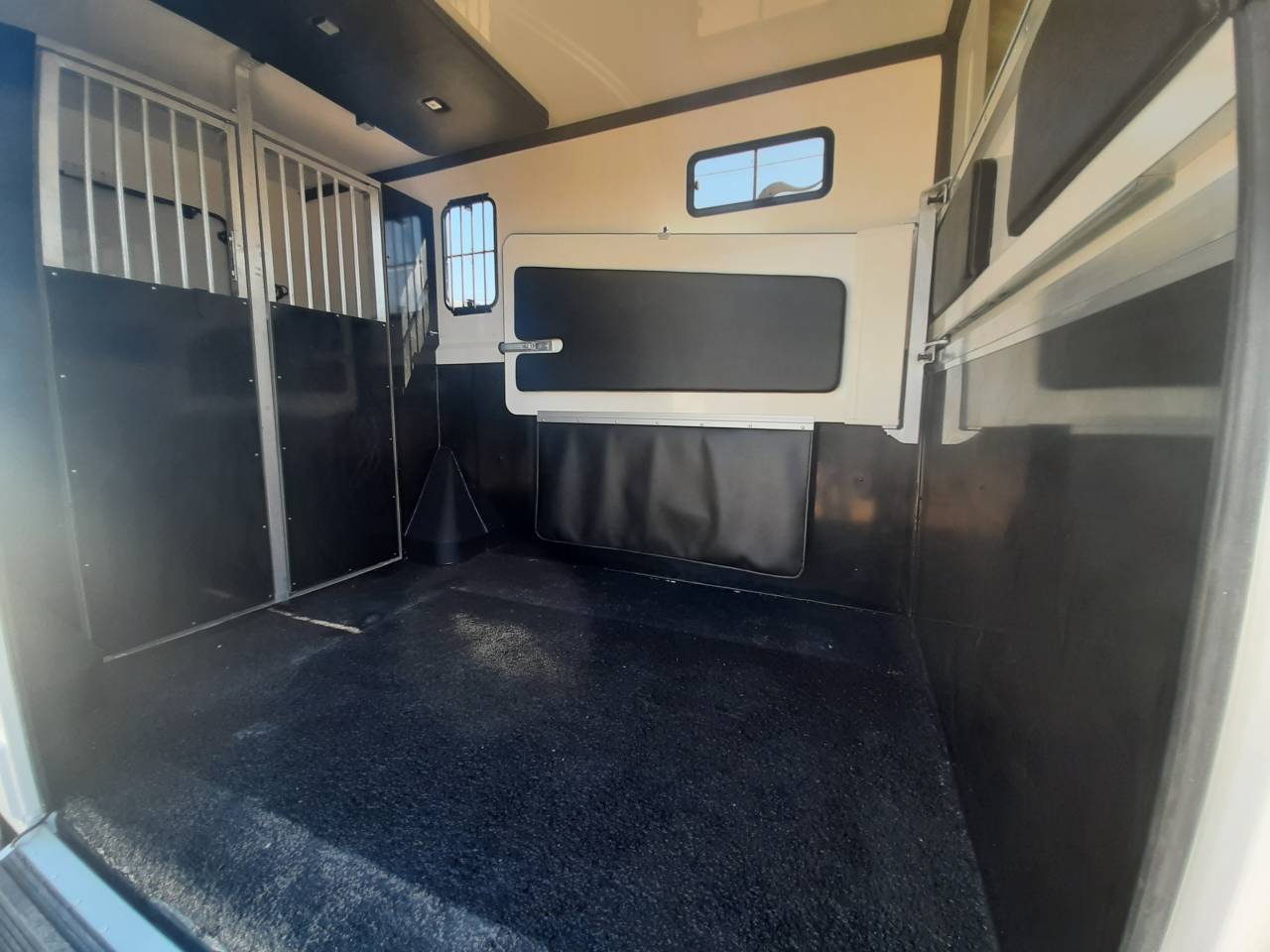 Furgoneta para caballos Renault Master 2019 De segunda mano