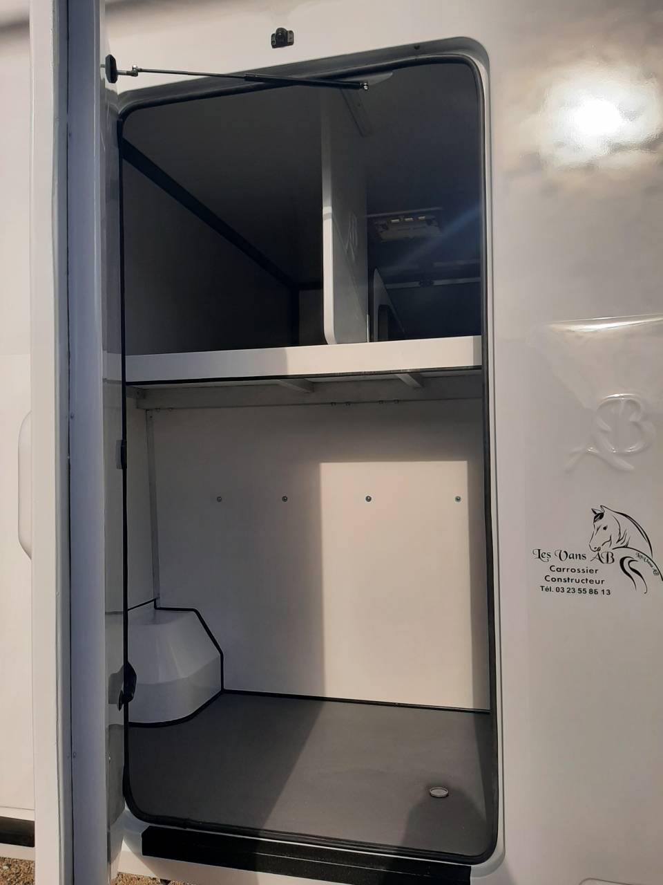 Furgoneta para caballos Renault master 2017 De segunda mano