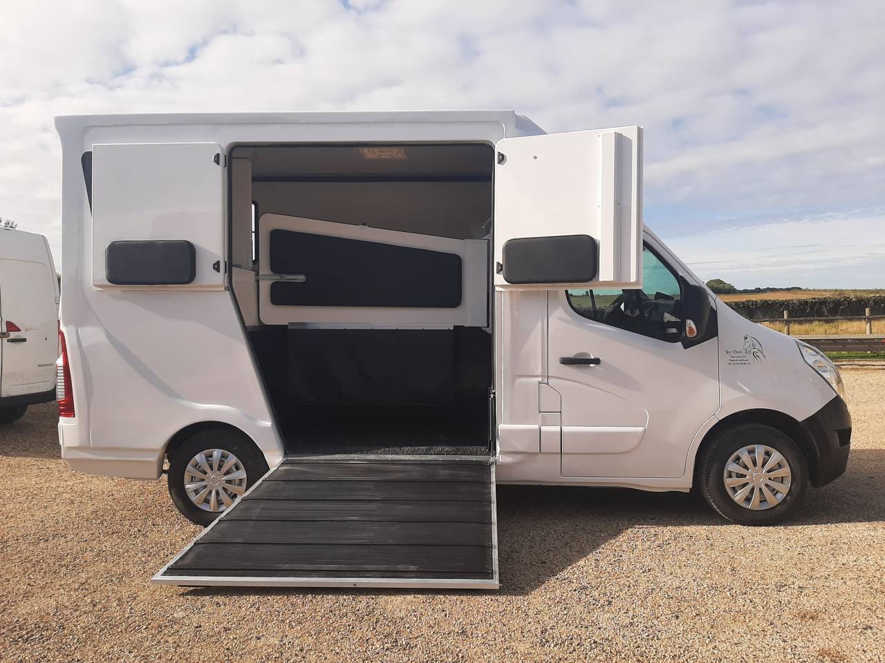 Furgoneta para caballos Renault master 2017 De segunda mano