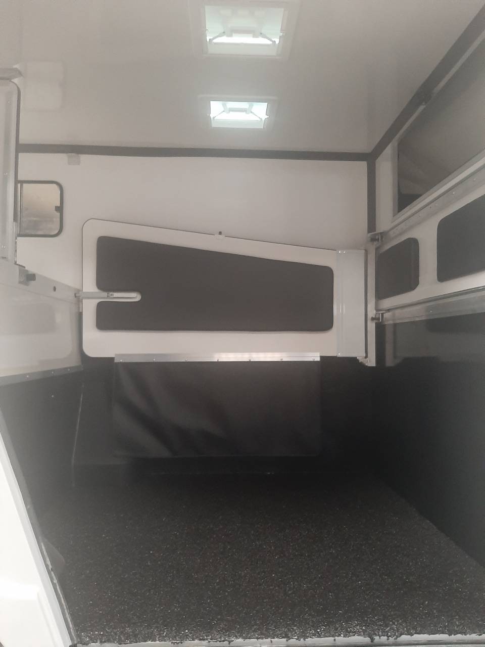 Furgoneta para caballos Renault master 2017 De segunda mano