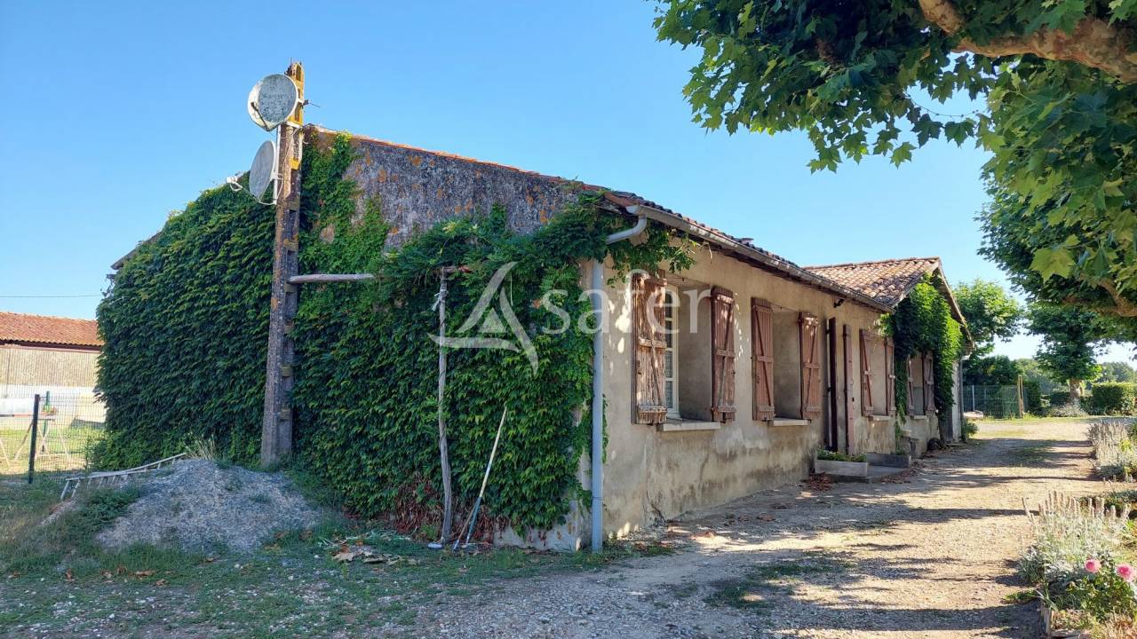 Explotaci&oacute;n agr&iacute;cola En venta Charente Mar&iacute;timo