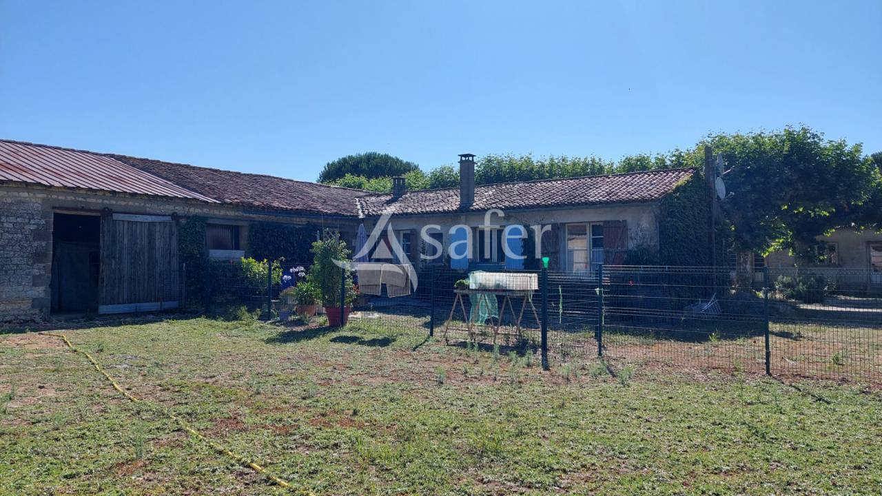 Explotaci&oacute;n agr&iacute;cola En venta Charente Mar&iacute;timo