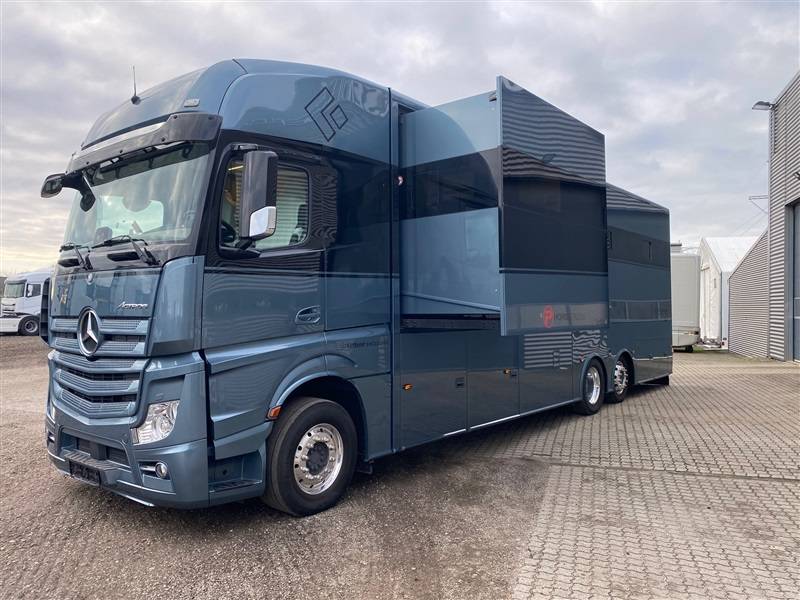Cami&oacute;n para caballos Mercedes ketterer 2021 De segunda mano