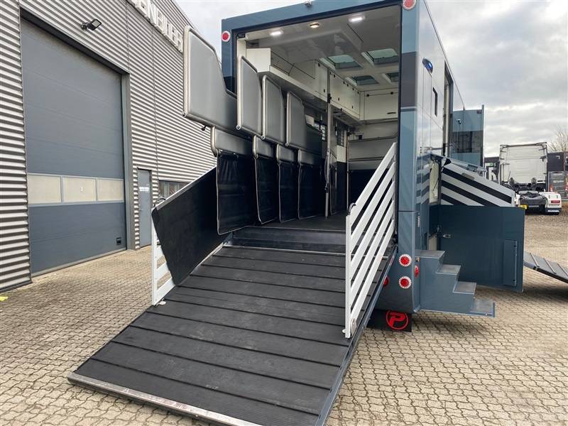 Cami&oacute;n para caballos Mercedes ketterer 2021 De segunda mano