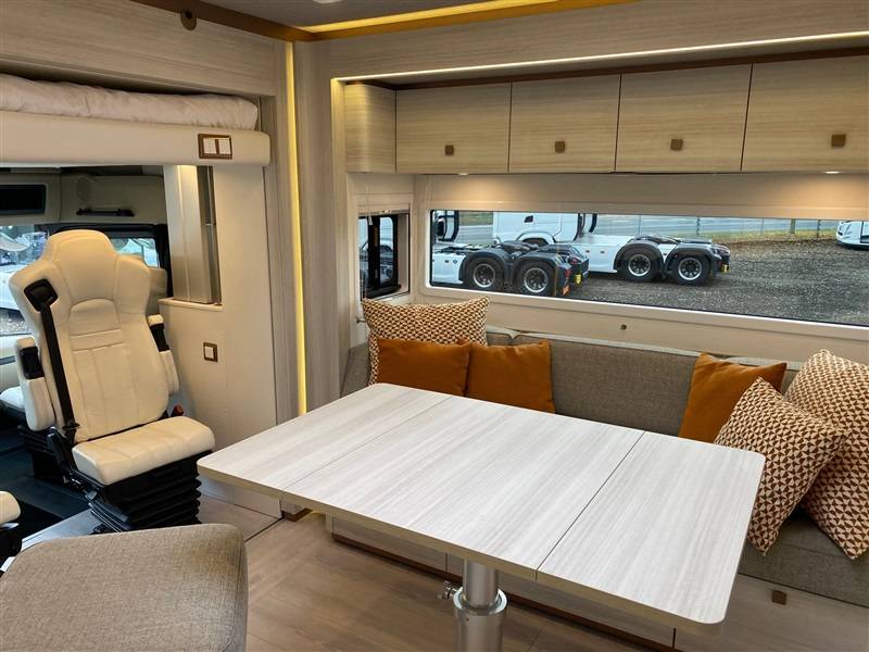 Cami&oacute;n para caballos Mercedes ketterer 2021 De segunda mano
