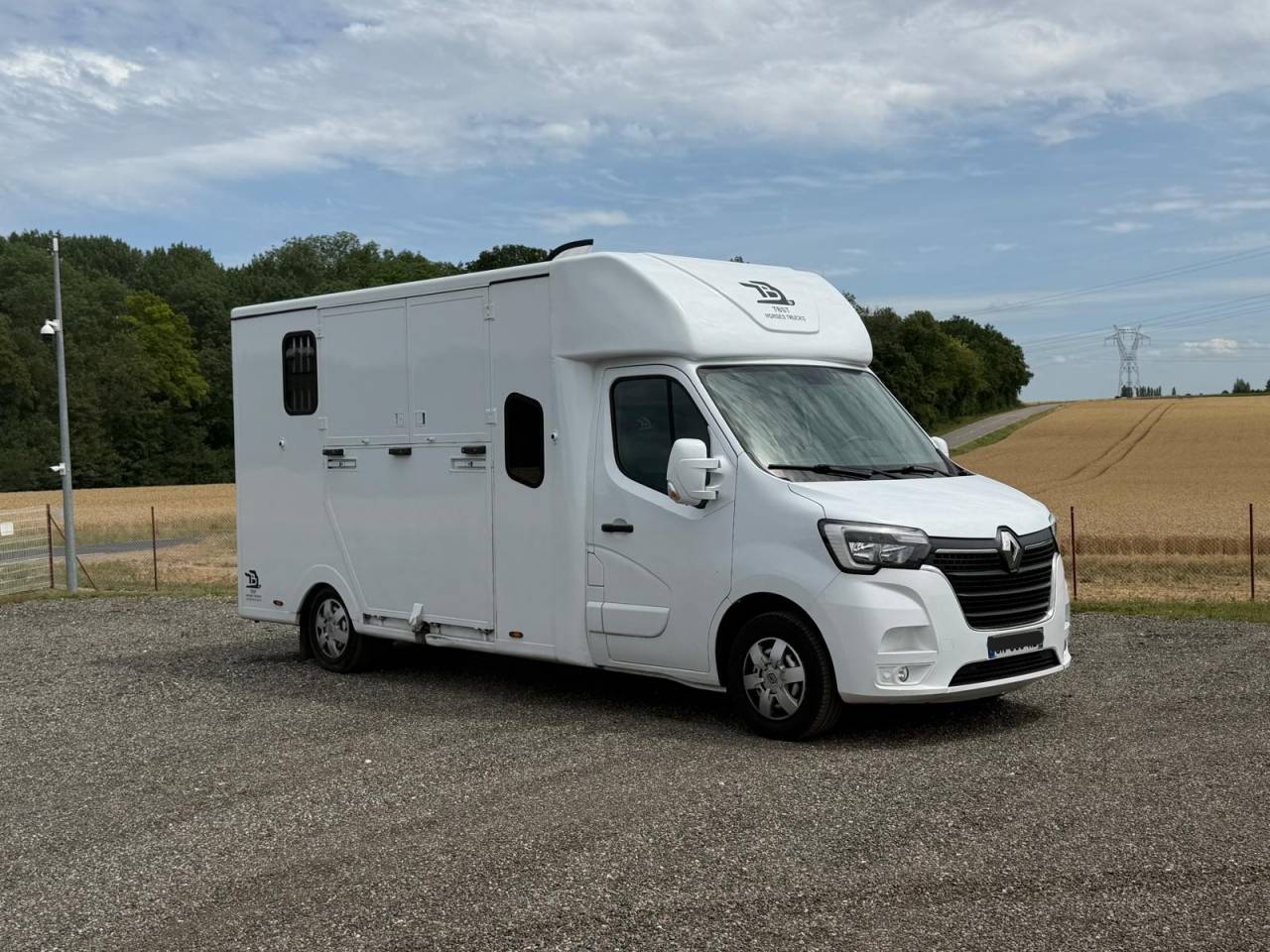 Furgoneta para caballos TBST RENAULT MASTER 2023 De segunda mano