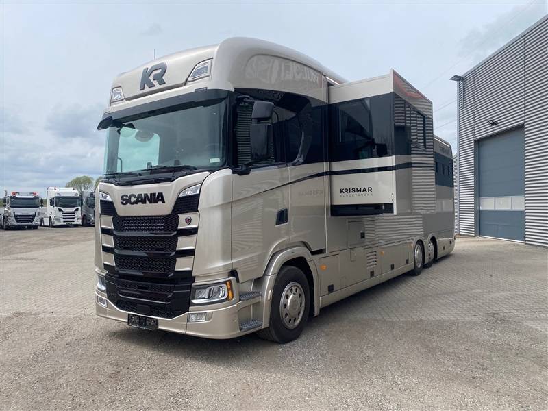 Cami&oacute;n para caballos Scania krismar 2023 De segunda mano