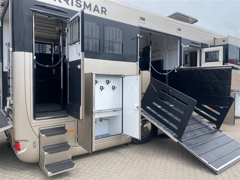 Cami&oacute;n para caballos Scania krismar 2023 De segunda mano