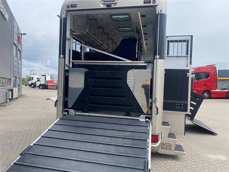 Cami&oacute;n para caballos Scania krismar 2023 De segunda mano