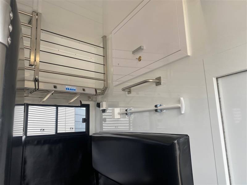 Cami&oacute;n para caballos Scania krismar 2023 De segunda mano