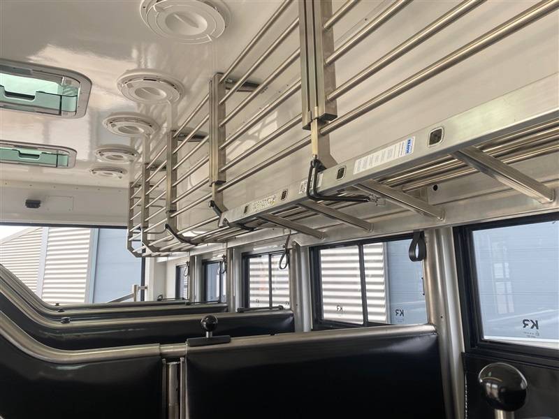Cami&oacute;n para caballos Scania krismar 2023 De segunda mano