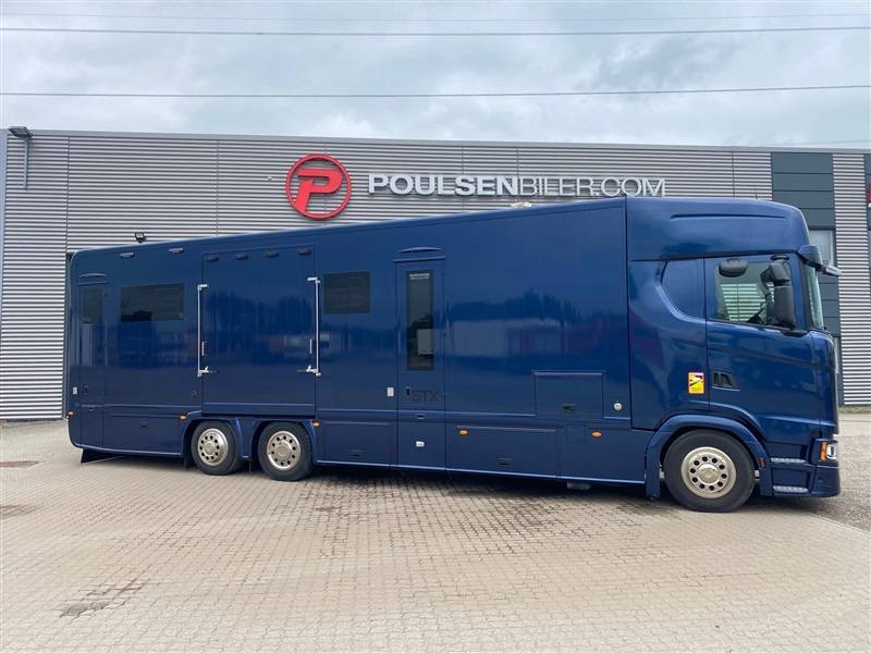 Cami&oacute;n para caballos Scania STX 2023 De segunda mano